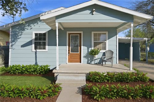 109 Dewey Ave, Alice, TX, 78332-6041 | Card Image