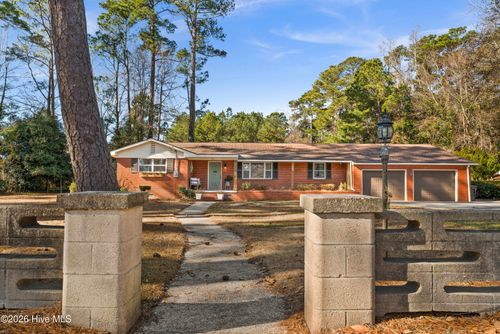 241 Oak St, Wallace, NC, 28466-2507 | Card Image