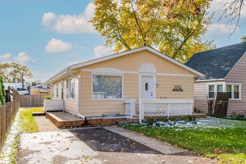 209 E Pineview Dr, Round Lake Park, IL, 60073-3417 | Card Image