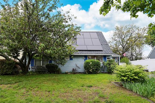 23 Collins Rd, Glen Cove, NY, 11542-4036 | Card Image