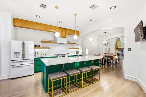 13641 Cobblestone Dr, Farmers Branch, TX, 75244-8111 | Card Image