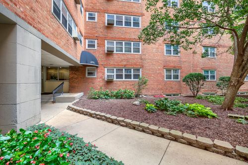 427-4970 N Marine Dr, Chicago, IL, 60640-3922 | Card Image