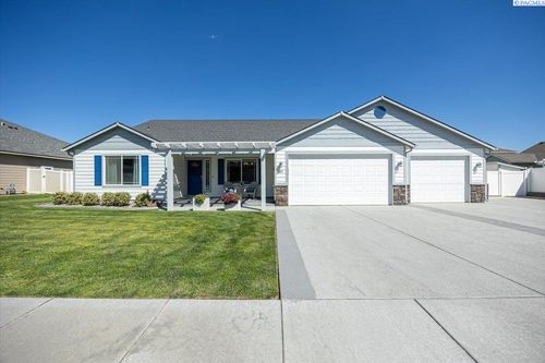 5215 Madrid Ln, Pasco, WA, 99301-8352 | Card Image