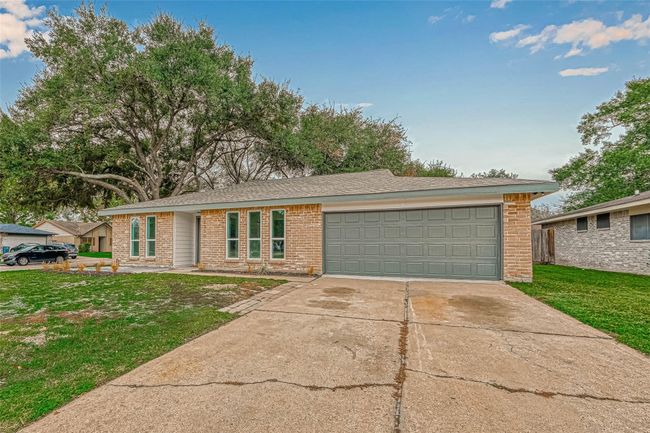 2330 Grind Stone Ln, House other with 3 bedrooms, 2 bathrooms and 2 parking in Sugar Land TX | Image 10