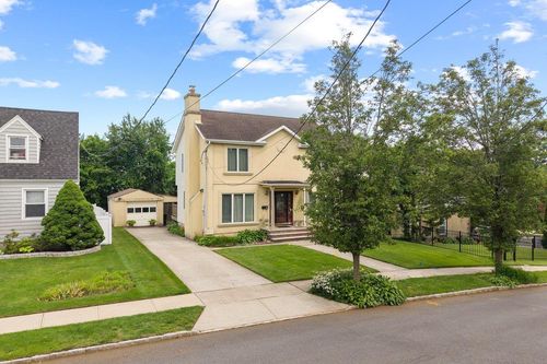 65 Netherwood Dr, Albertson, NY, 11507-1310 | Card Image