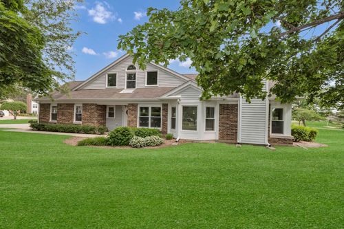 501 Banyan Tree Ln, Buffalo Grove, IL, 60089-4616 | Card Image