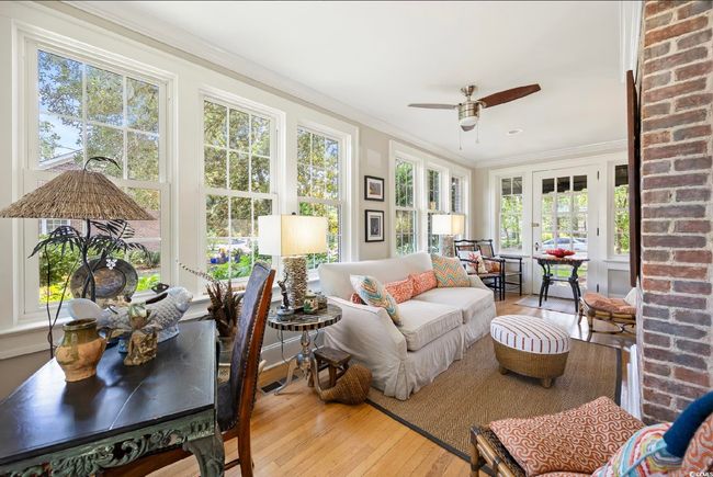 Sunroom / solarium with french doors | Image 28