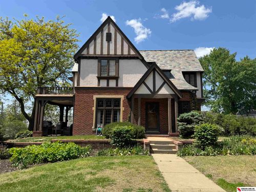 1021 E St, Fairbury, NE, 68352-1925 | Card Image