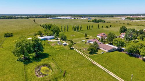 1392 Highway Y, Bolivar, MO, 65613-8163 | Card Image