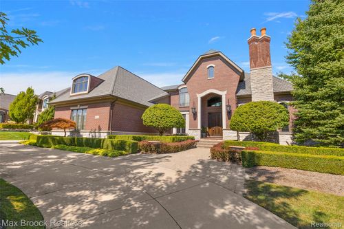 1699 Lincolnshire Dr, Rochester Hills, MI, 48309-4527 | Card Image