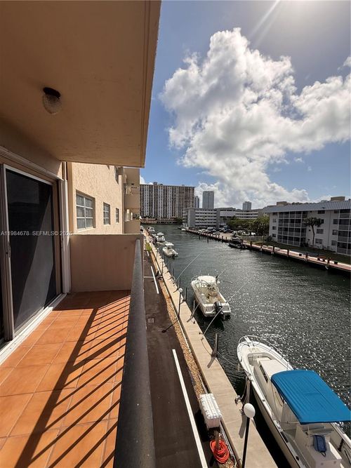 304-3860 Ne 170th St, North Miami Beach, FL, 33160-3108 | Card Image
