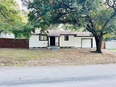 Ranch-style house with a garage | Image 1