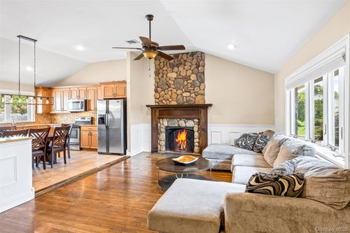 51 Plainedge Dr, Bethpage, NY, 11714-6318 | Card Image