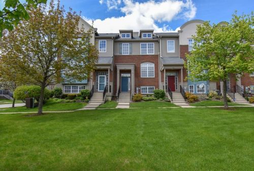 228 Station Park Cir, Grayslake, IL, 60030-2468 | Card Image