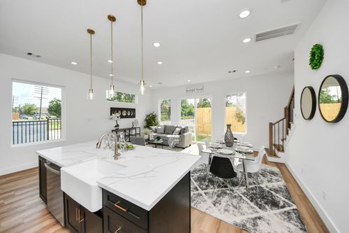 2432 Harrington St, Houston, TX, 77026-7324 | Card Image