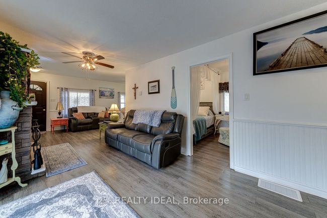 141 River Rd E, House other with 2 bedrooms, 2 bathrooms and 7 parking in Wasaga Beach ON | Image 13