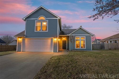 833 E 12th St, Eudora, KS, 66025-8921 | Card Image