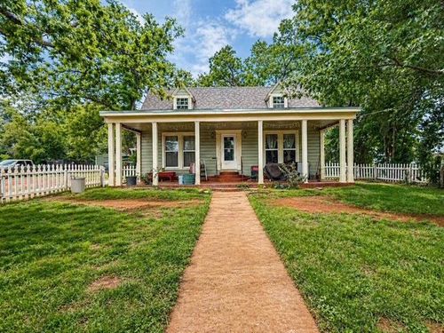 805 E Neches, Palestine, TX, 75801 | Card Image