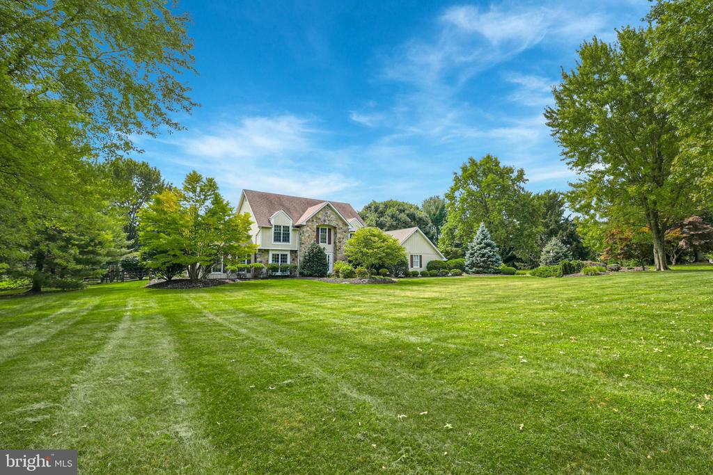 Cortland Ln, Bethlehem, PA 18015