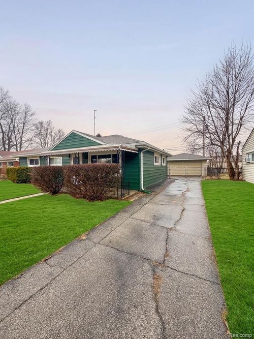 26629 Margaret St, Roseville, MI, 48066-3131 | Card Image