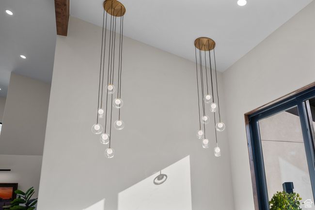 Detailed view of recessed lighting | Image 17