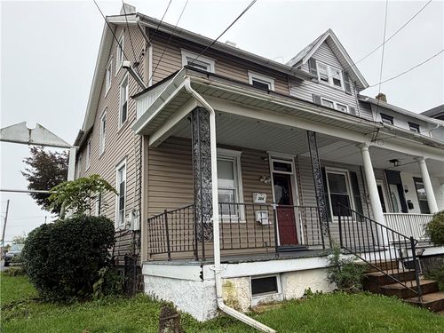 302 E Fairview St, Coopersburg, PA, 18036-1513 | Card Image