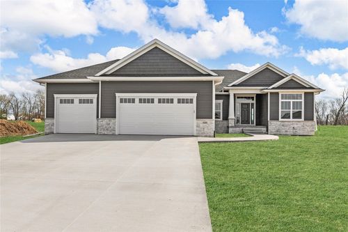 6421 Ascot Ln, Robins, IA, 52328 | Card Image