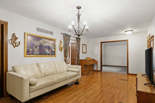 800 Clover Lane, Oregon, WI, 53575 | Card Image