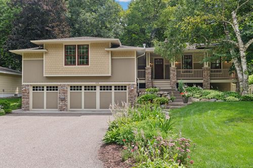220 Glenbrook Rd N, Wayzata, MN, 55391-1133 | Card Image