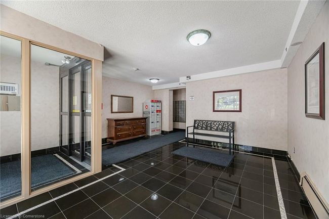 101 - 81 Charlton Ave E, House attached with 2 bedrooms, 1 bathrooms and 1 parking in Hamilton ON | Image 4