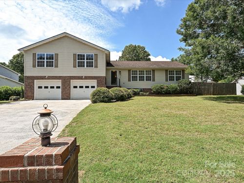 323 Swamp Fox Dr, Fort Mill, SC, 29715-6701 | Card Image