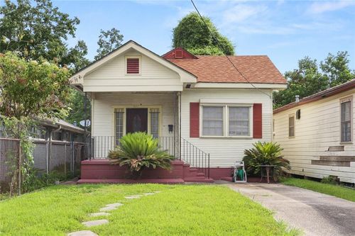 9411 Stroelitz St, New Orleans, LA, 70118-1943 | Card Image