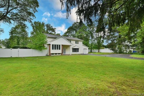 6 Attridge Ct, Melville, NY, 11747-1803 | Card Image