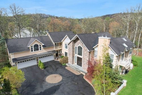 12 Butternut Ter, Kinnelon, NJ, 07405-2136 | Card Image