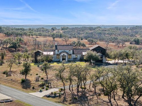 3024 Boot Ranch Cir, Fredericksburg, TX, 78624-2296 | Card Image