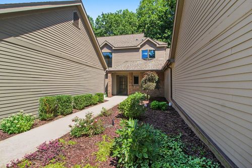 4608 Cottonwood Dr, Ann Arbor, MI, 48108-9769 | Card Image