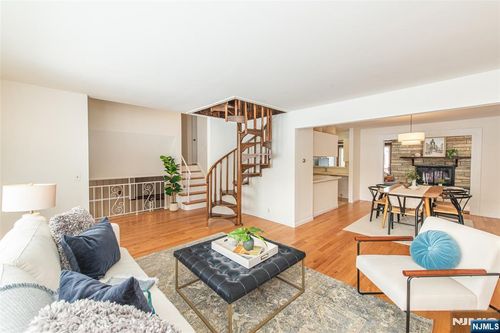 27 Balston Dr, Verona, NJ, 07044-1407 | Card Image