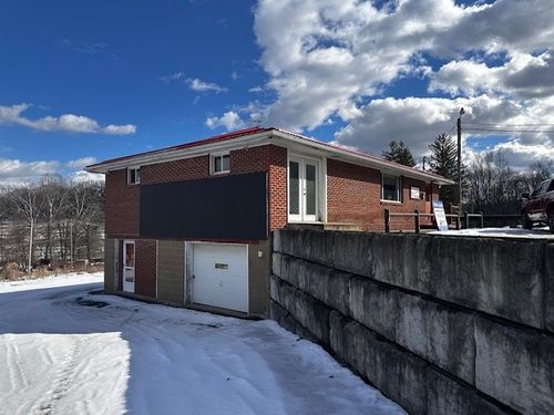 3138 Mount Morris Rd, Waynesburg, PA, 15370-2273 | Card Image