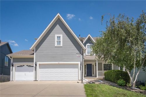 404 Donegal Dr, Smithville, MO, 64089-8383 | Card Image