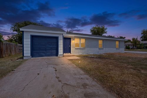 4525 Hunter St, Haltom City, TX, 76117-2728 | Card Image