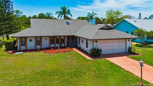 992 Se Thornhill Dr, Port St Lucie, FL, 34983-4056 | Card Image