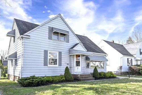 5012 S Barton Rd, Lyndhurst, OH, 44124-1155 | Card Image