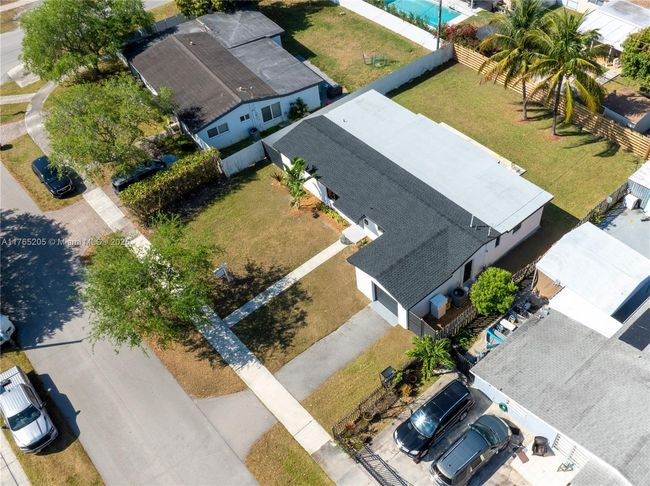 19920 Holiday Rd, House other with 3 bedrooms, 2 bathrooms and null parking in Cutler Bay FL | Image 42