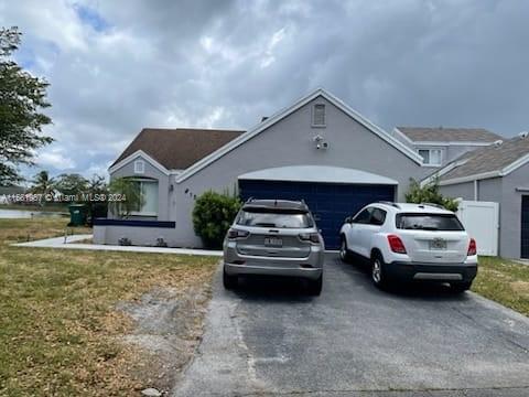 187th Ter, Hialeah, FL 33015