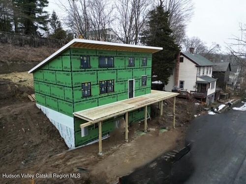 33 Valley St, Saugerties, NY, 12477-1829 | Card Image