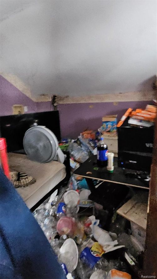 523 Elm St, Adrian, MI, 49221-2324 | Card Image