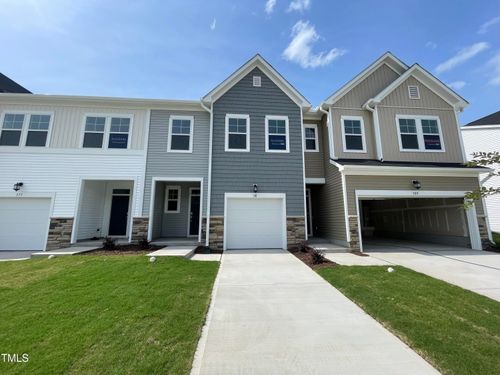 381 Thompson Overlook Way, Smithfield, NC, 27577-4945 | Card Image