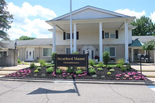 110 Stratford Ln, Rochester Hills, MI, 48309-2073 | Card Image