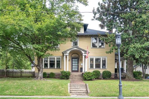 129 Tate St, Greensboro, NC, 27403-1836 | Card Image