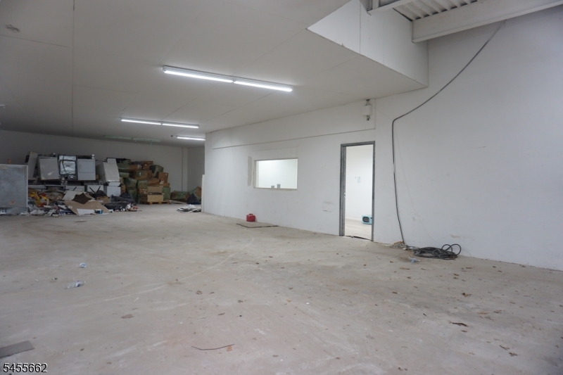 Commercial Sale in Newark City 4